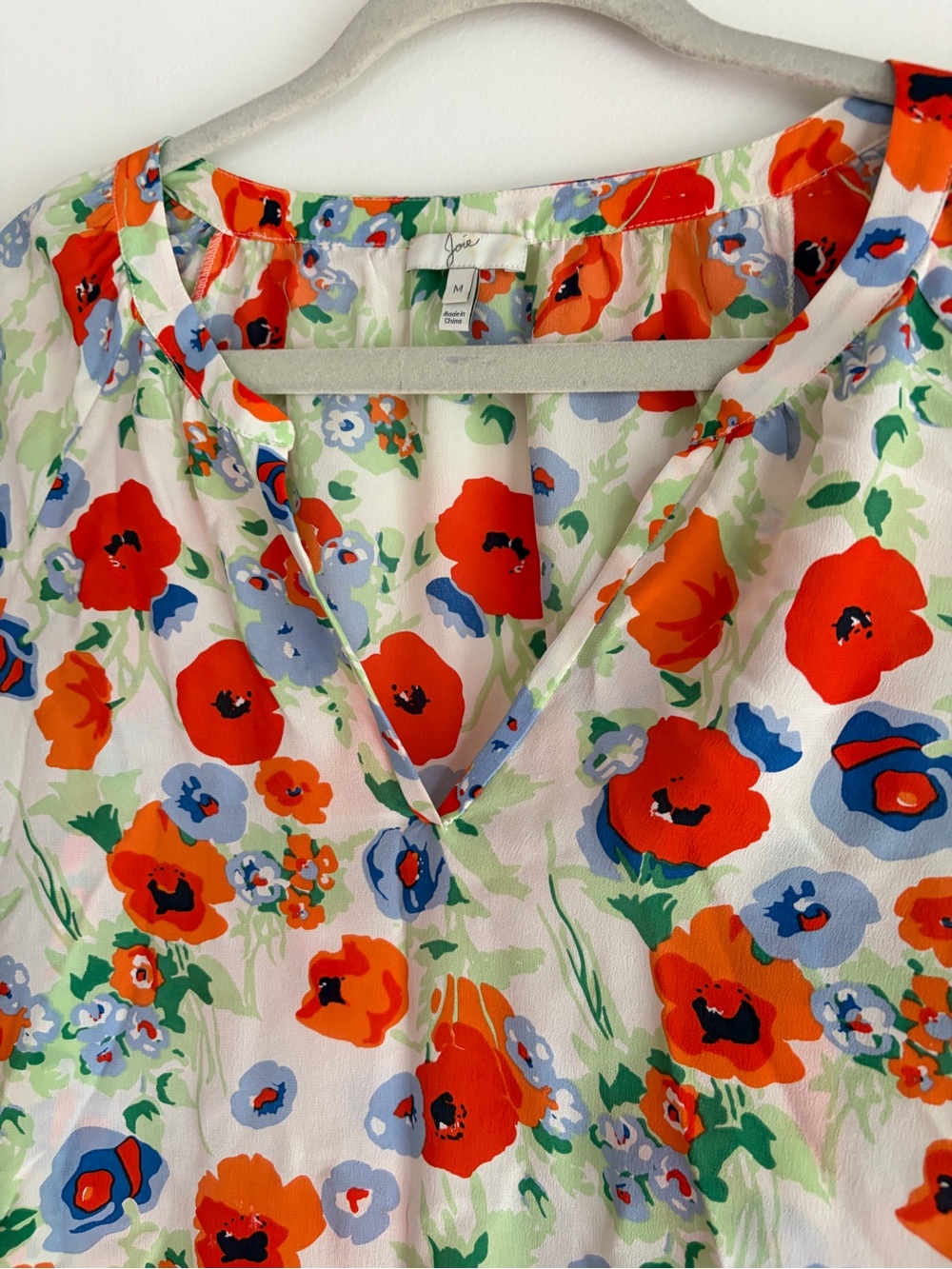Joie 100% Silk Floral V Neck Blouse Size M - Picture 3 of 6
